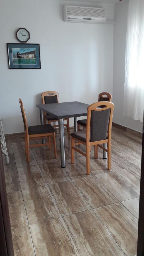 Apartmani S Dvije Spavace Sobe 4 Osobe 塞尔瑟 外观 照片