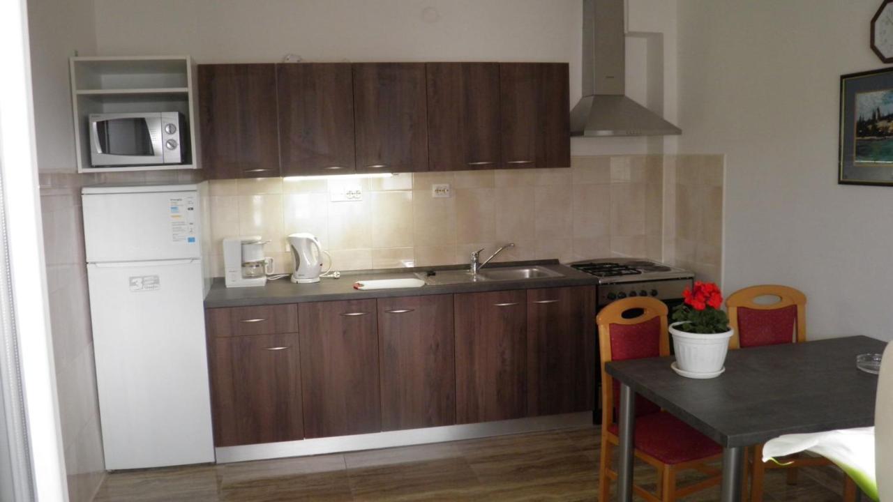 Apartmani S Dvije Spavace Sobe 4 Osobe 塞尔瑟 外观 照片