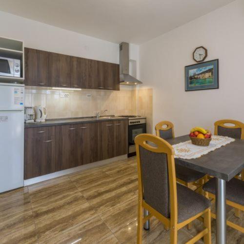 Apartmani S Dvije Spavace Sobe 4 Osobe 塞尔瑟 外观 照片